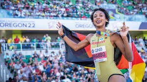 队记：拉尔森的左脚踝X光检查结果为阴性，明天进行MRI检查